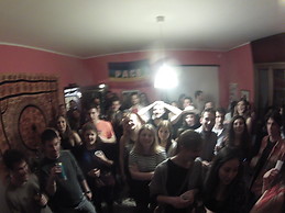 Extra-large apartment looking for international students!