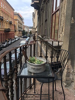 Extremly central just refurben high spec apartment