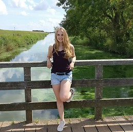 Katharina Holthausen