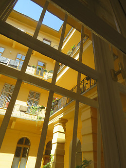 Perfect located fully furnished 47m2 flat next to Kalvin ter and