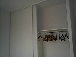 face au parc de la navale, près du CNIM Brégaillon, de l'IPFM, d