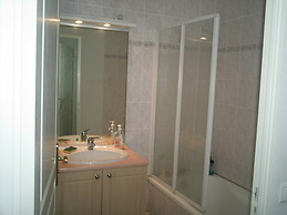 face au parc de la navale, près du CNIM Brégaillon, de l'IPFM, d