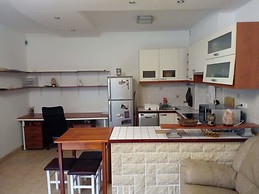 45 sqm fully equipped apartment close to tram 4-6 and metro blue