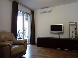 45 sqm fully equipped apartment close to tram 4-6 and metro blue