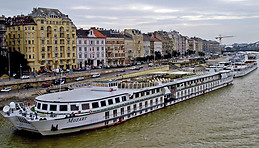 For 3 students - Best Pace in the Heart of Budapest, freshly renovated with Danube view