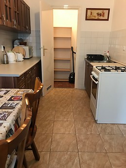 Fully equipped, sunny apartment for rent in central Budapest, wi