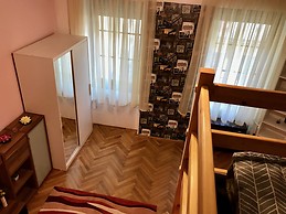 Fully equipped, sunny apartment for rent in central Budapest, wi