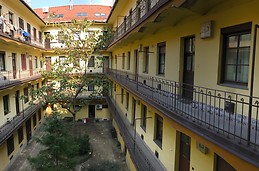 Fully equipped, sunny apartment for rent in central Budapest, wi