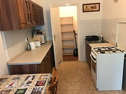 Fully equipped, sunny apartment for rent in central Budapest, wi