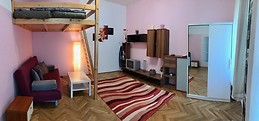 Fully equipped, sunny apartment for rent in central Budapest, wi