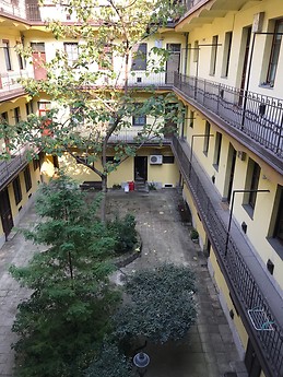 Fully equipped, sunny apartment for rent in central Budapest, wi