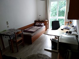 Fully furnished 1 room apartment, 10 minutes to University, City Center and Train Station