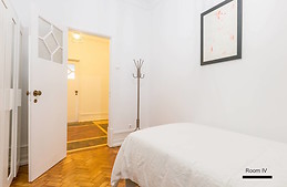 Fully furnished and serviced room in bright central apartment