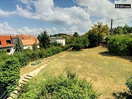 furnished-2-bedroom-apartment-rent-sashegy-58f2d94cffde12393a45a