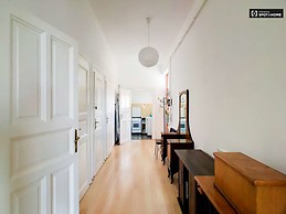 furnished-3-bedroom-apartment-rent-erzsebetvaros-1dfeb540d8f676f