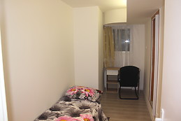 Furnished bedroom in the ground floor in Smíchov