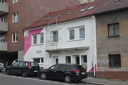 Furnished room with window in the ground floor in Smíchov