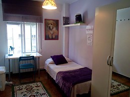Habitación en la Plaza Europa, a un paso de todo lo que necesitas
