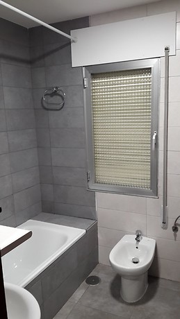 Habitacion amplia con buena luz