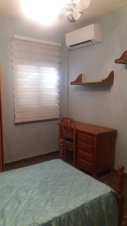 Habitacion amplia con buena luz