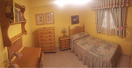 Habitación amplia y cuidada para chicas.