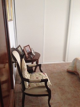 Habitación amplia y luminosa de cama individual