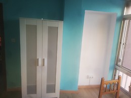 Habitacion amplia y muy luminosa, muy bien ubicada del transport