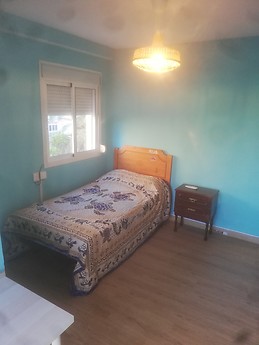 Habitacion amplia y muy luminosa, muy bien ubicada del transport