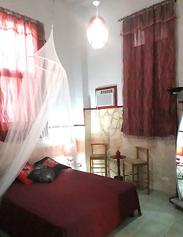 Habitación amplia con todas las comodidades en Vedado