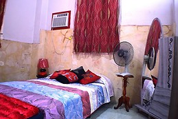 Habitación amplia con todas las comodidades en Vedado