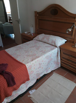 Habitación con baño privado y aire acondicionado