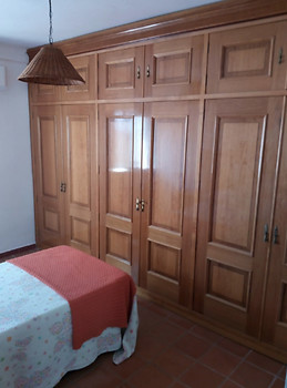 Habitación con baño privado y aire acondicionado