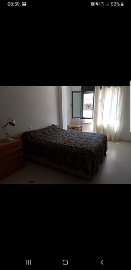 Habitacion con cama doble , amplia y luminosa