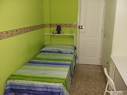 Die gezellige kamer in een huis van 6 slaapkamers in Sevilla voor buitenlandse studenten met internet en met schoonmaakdienst