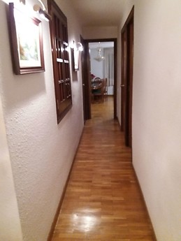 Habitación para chicas en frente de la Universidad