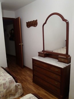Habitación para chicas en frente de la Universidad