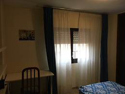 Habitacion enorme y luminosa en piso de 220 metros en Málaga