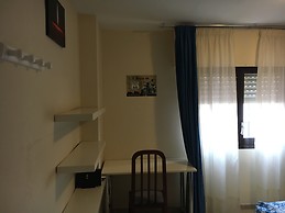Habitacion enorme y luminosa en piso de 220 metros en Málaga
