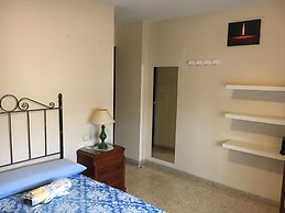 Habitacion enorme y luminosa en piso de 220 metros en Málaga