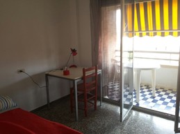 Habitación individual con balcón en el centro de Tarragona