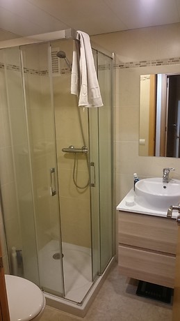 Habitación individual con baño privado en Logroño