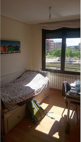 Habitación individual con baño privado en Logroño