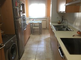 HABITACIÓN INDIVIDUAL EN ÁTICO LUMINOSO Y CON VISTAS EN VILA-SEC