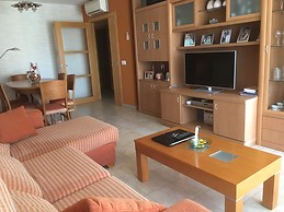 HABITACIÓN INDIVIDUAL EN ÁTICO LUMINOSO Y CON VISTAS EN VILA-SEC