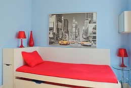 Pretty and bright single room ( this room does not have air conditioning) 