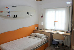 Se alquila habitación amplia, luminosa y acogedora en pleno centro de Tarragona