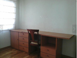 Habitación lista para entrar a vivir en zona muy bien comunicada