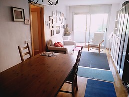 Habitacion luminosa, amoblada a 50 metros de la universidad.