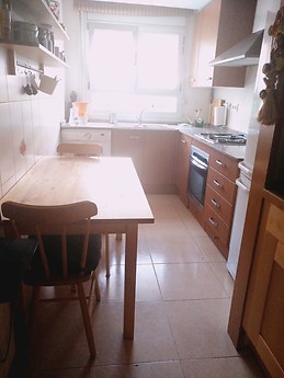 Habitacion luminosa, amoblada a 50 metros de la universidad.