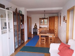 Habitacion luminosa, amoblada a 50 metros de la universidad.